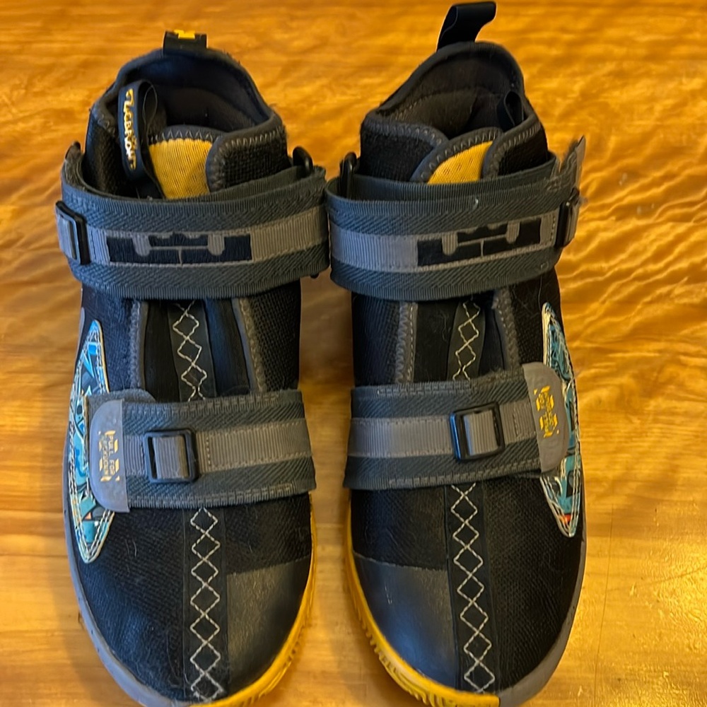Nike LeBron Soldier 13 GS “Graffiti” Black Gunsmoke Gold